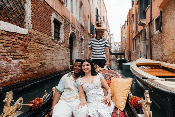 Fotógrafo de propuestas de matrimonio en góndola