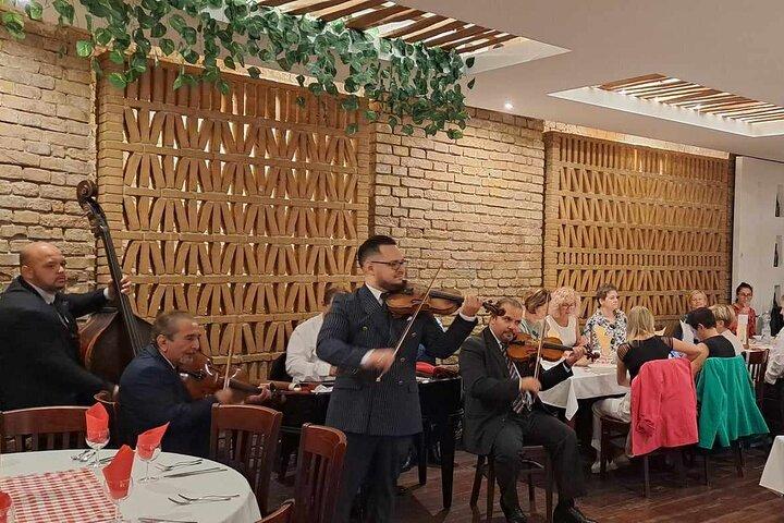 Dîner traditionnel hongrois avec musique tzigane live