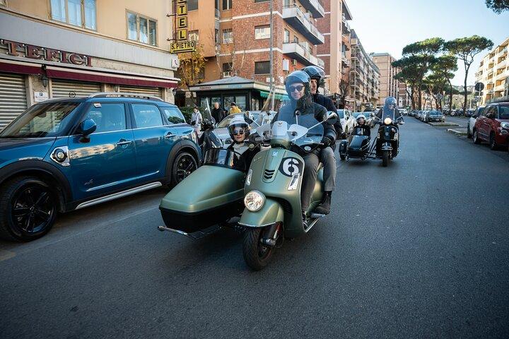 Visite de Rome en Fiat 500 et Vespa vintage avec Prosecco