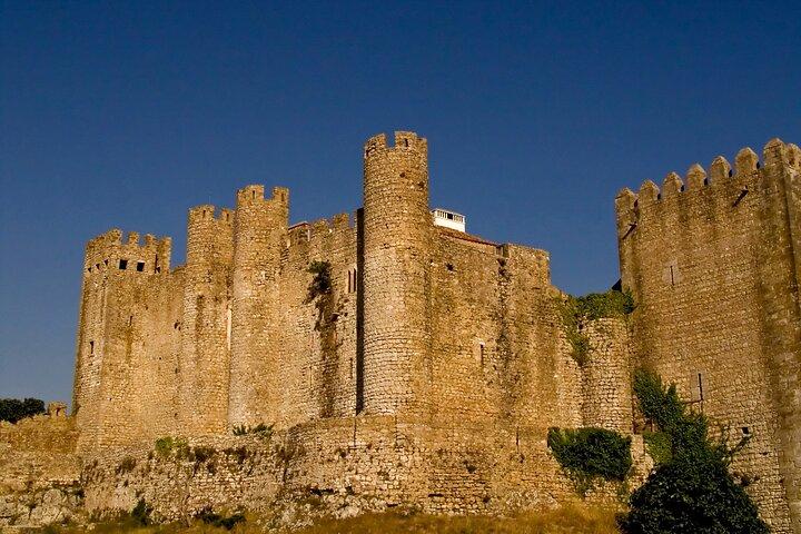 リスボンからポルトへのプライベートツアー : Óbidos Nazaré Fátima Coimbra Aveiro