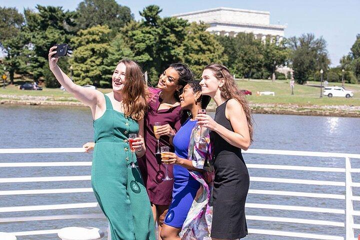 City Cruises Washington DC : Signature Mimosa Brunch Cruise