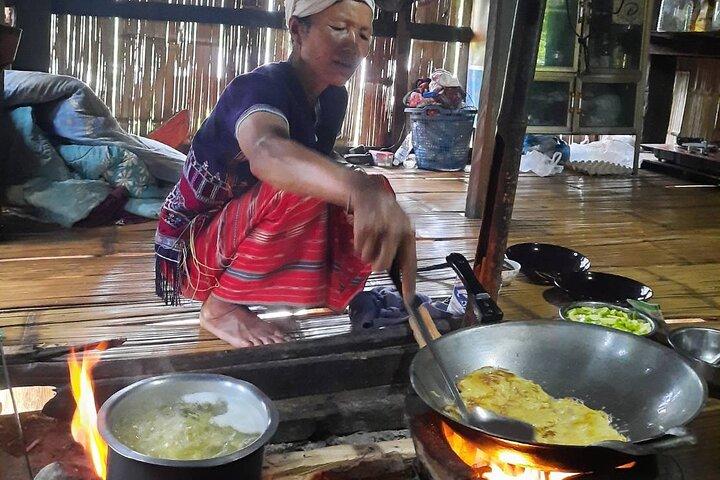 プライベートチェンマイ自然ハイキングカレン部族村訪問