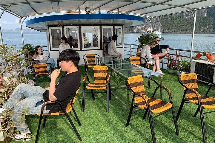 ハロン日帰りツアー： 6時間クルーズカヤック、スイム、ハイキング、洞窟見学