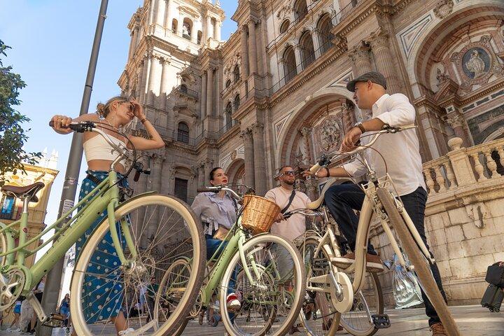 Málaga: Highlights, gemas escondidas e Costa Vintage Bike Tour