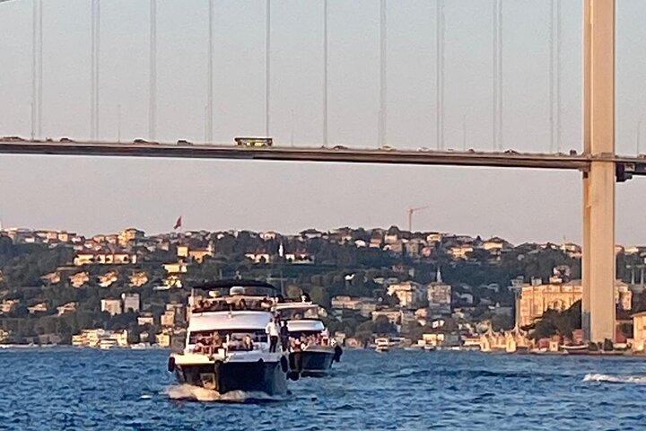 Excursion en bateau du Bosphore d'Istanbul avec collations