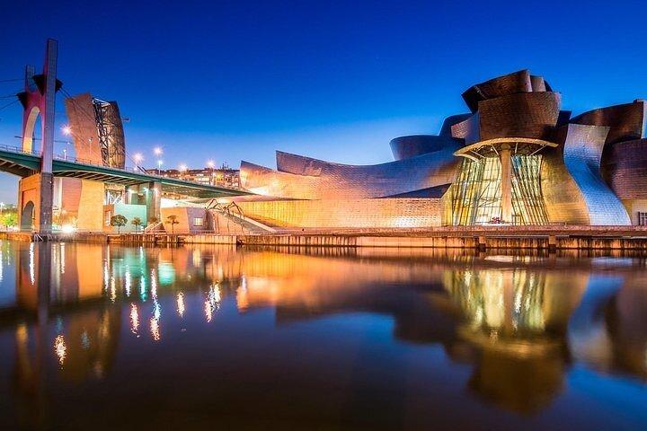 CERTAL 限定ツアー: グッゲンハイム美術館 + BASQUE ビルバオ メニュー (4 時間)