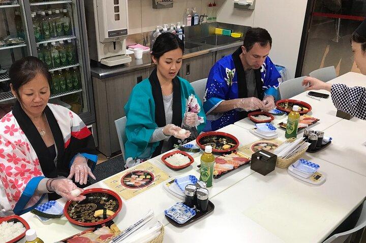 回転寿司店で大阪寿司作り教室