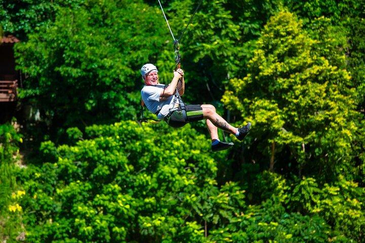 Koh Phangan Zipline Adventure avec vue sur la cascade Wang Sai