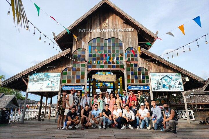 Pattaya Floating Market Ticket with 4 Regions Thai Culture