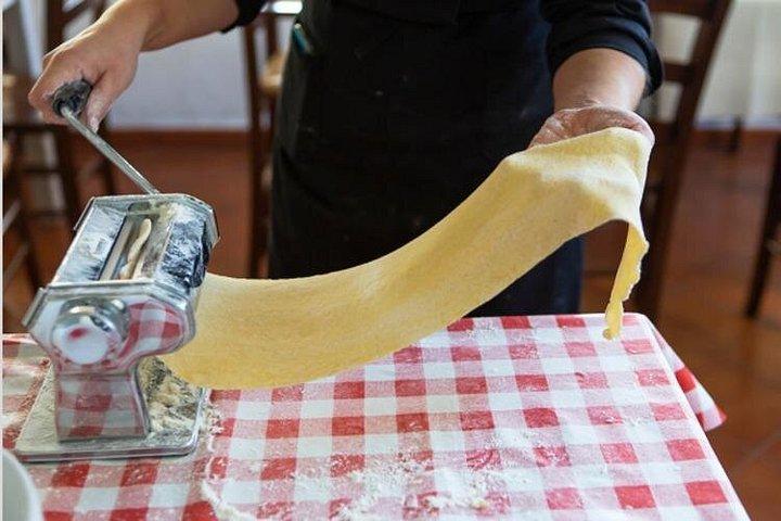 ローマ: パスタフェットゥチーネ・ラヴィオリとティラミス料理教室