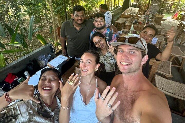 Clase de fabricación de joyas de plata Uluwatu en Bali
