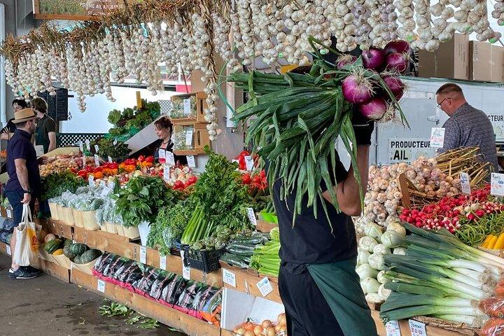 Jean-Talon Market Mattur i Montreal med Local Guide Mayssam