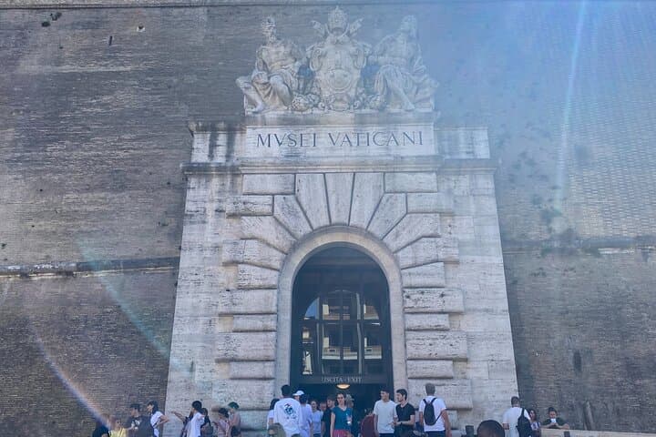 Vatican, Sistine Chapel & St.Peter's Basilica Semi Private Tour