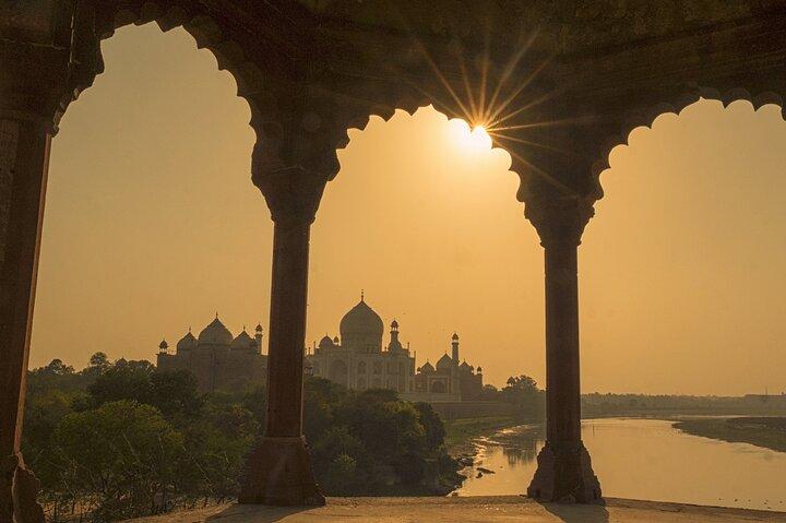 Agra Day Trip fra Delhi med Taj Mahal ved solnedgang