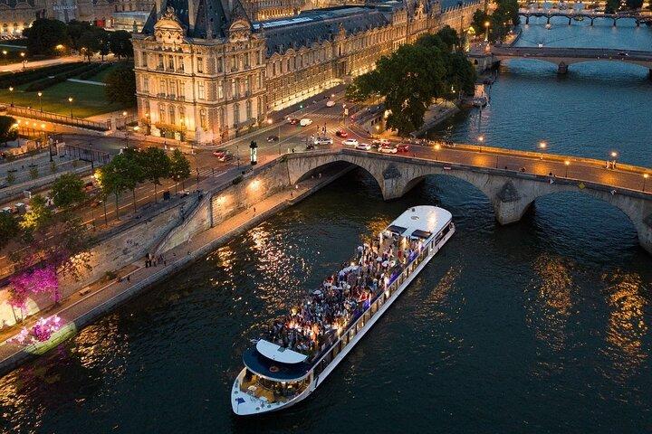 Paris Nyårsafton Middagskryssning Tidig service