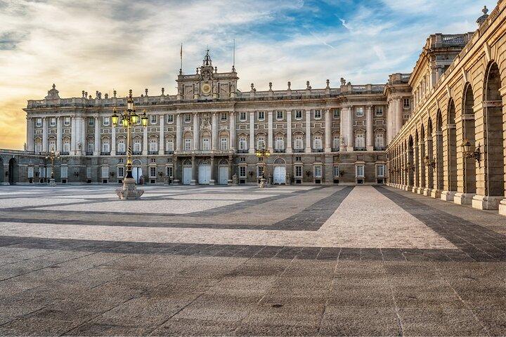 Madrid: Tour Guiado con Acceso Sin Colas al Palacio Real