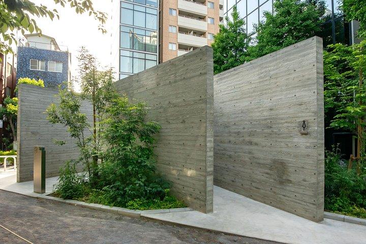 専用車で行く東京トイレプロジェクトと建築ツアー