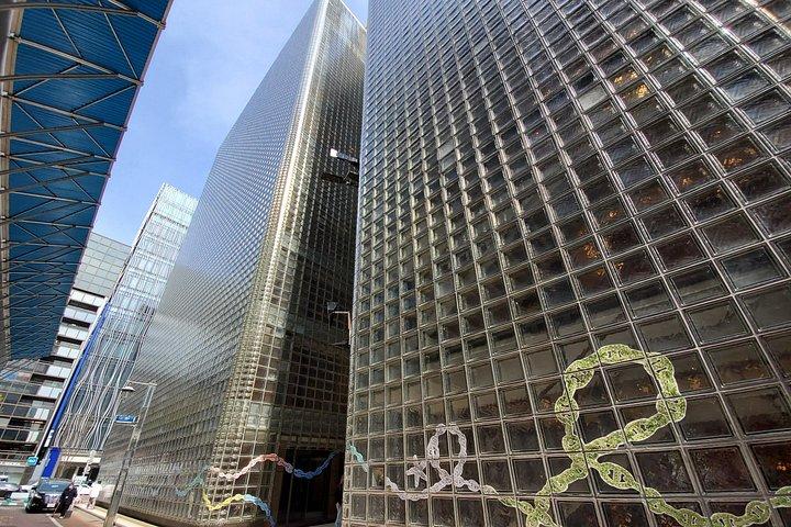 専用車で行く東京トイレプロジェクトと建築ツアー