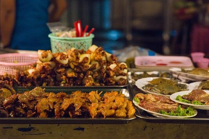 Tour gastronomico di Phnom Penh di notte con prelievo dall'hotel