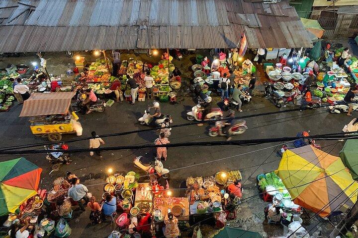 Tour gastronomico di Phnom Penh di notte con prelievo dall'hotel