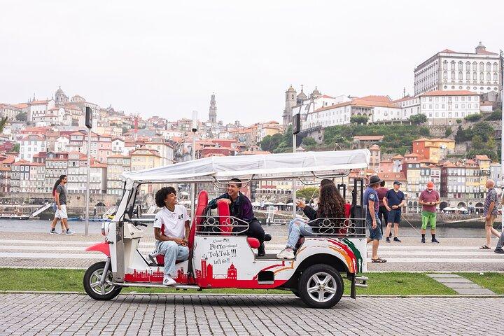 Porto: Een tour, duizend verhalen op Tuk Tuk - 2 uur