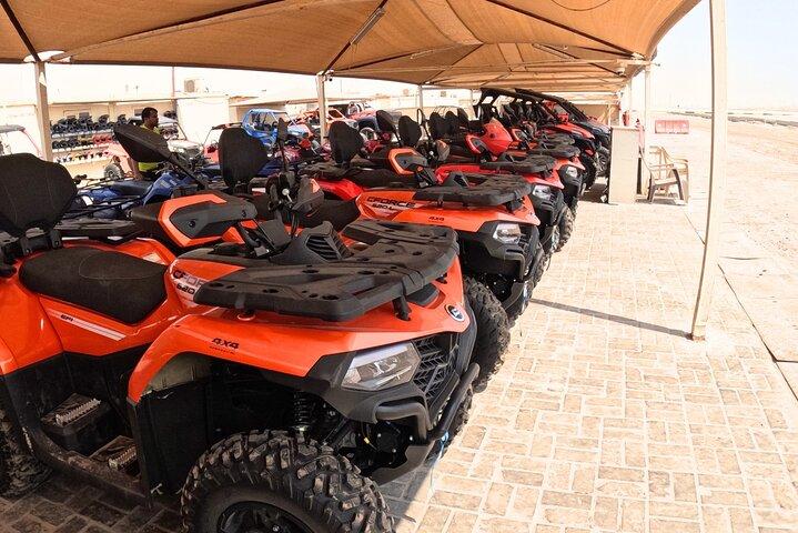 ラクダ乗り＆クワッドバイクアドベンチャー付きラグジュアリーデザートサファリツアー
