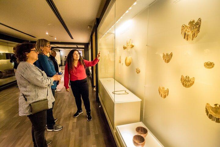 Visita guiada privada ao Museu do Ouro de Bogotá com transporte