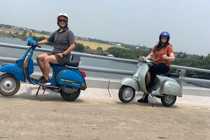 PRIVÉ My Son Holy Land Tour: Avontuur op Vespa of motorfiets