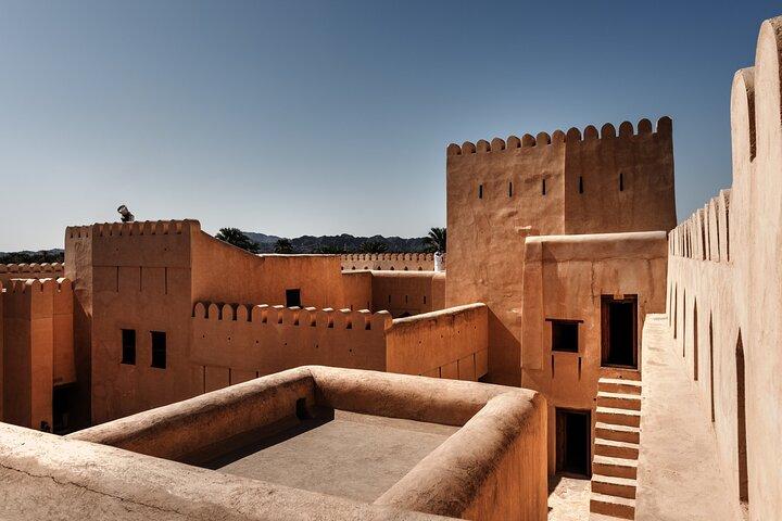 Muscat Shore Excursion: Private Nizwa Day Trip