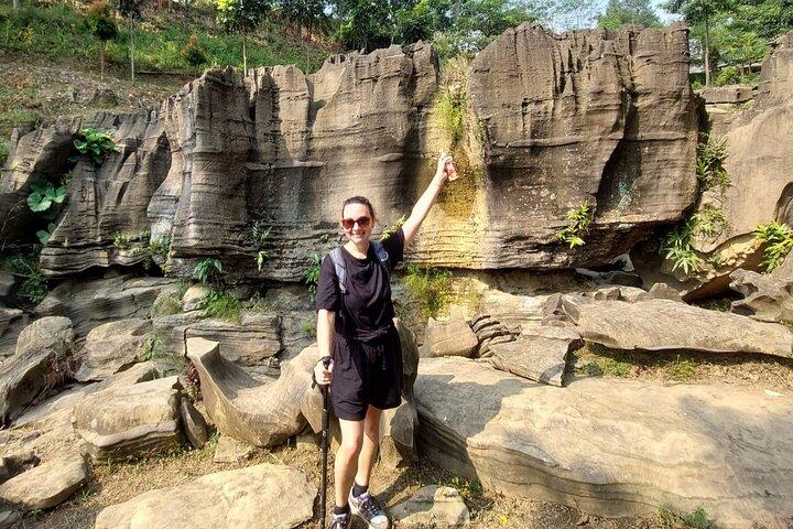 Jakarta: Sentul Pine Forest och Vattenfall Trekking Tour