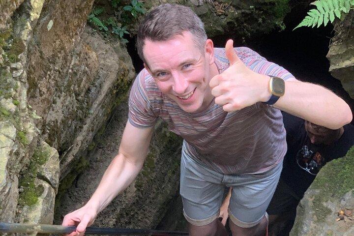 Jakarta: Sentul Pine Forest und Wasserfall Trekking Tour
