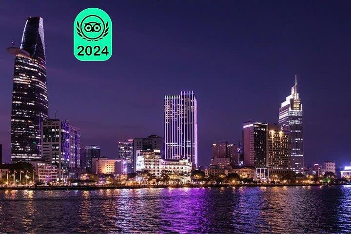 HCM City by Night: crociera con cena, ciclo e spettacolo di marionette sull'acqua