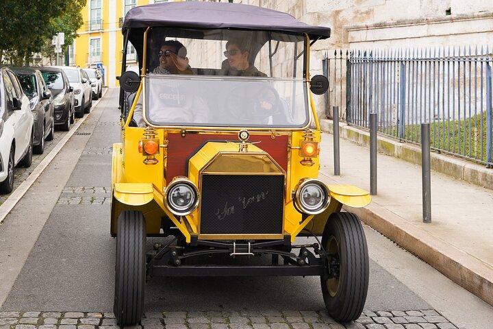 Vintage Tuk Tuk Experience in Alfama 1:30h