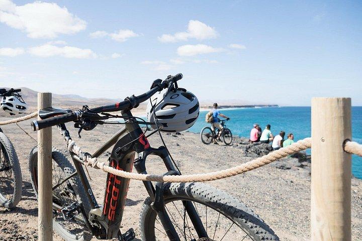 コースト トゥ コースト プレミアム eBike ツアー。中レベル - 45 km