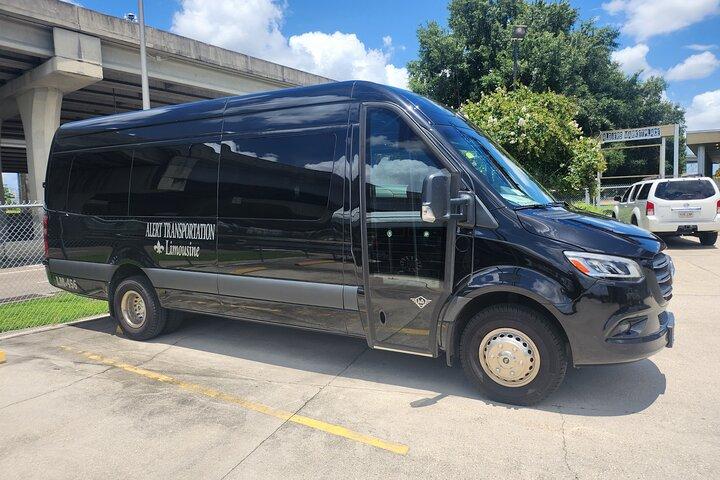 11 Passagier Executive Van: New Orleans Flughafen oder Hotel Transfer