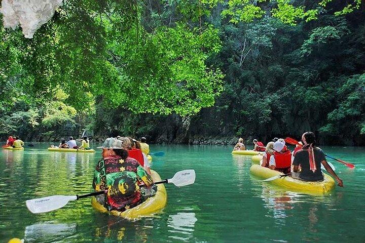 Hong de John Gray por Starlight: Experiencia de piragüismo en cuevas marinas