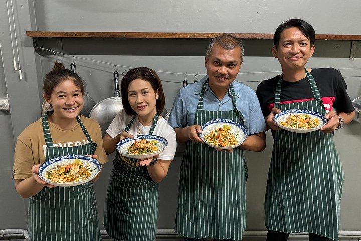 バンコクのマハナコーンタイ料理教室：本格的な4品