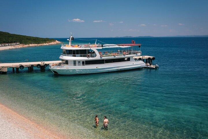 Bootticket naar Sazan Karaburun en de Haxhi Ali-grot vanuit Vlora