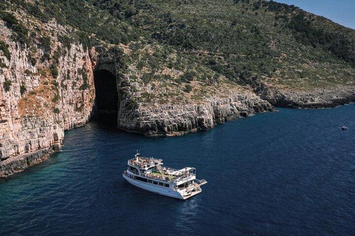 Bootticket naar Sazan Karaburun en de Haxhi Ali-grot vanuit Vlora