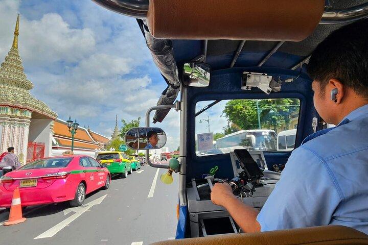 Recorrido en tuk tuk eléctrico por Bangkok con guía local