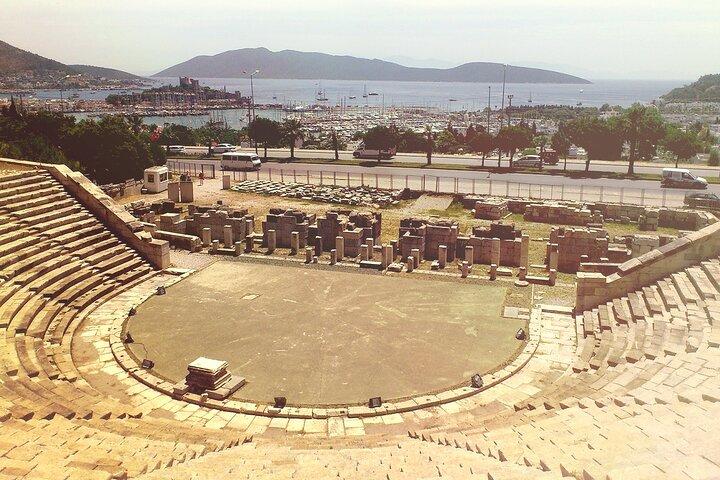 Visite privée de la ville de Bodrum avec Guide & Déjeuner & Minivan Vip