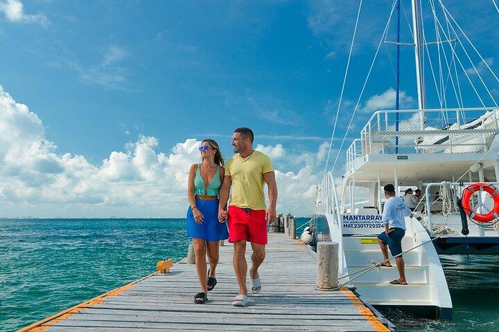 Isla Mujeres Catamaran Cruise Snorkel en vervoer inbegrepen