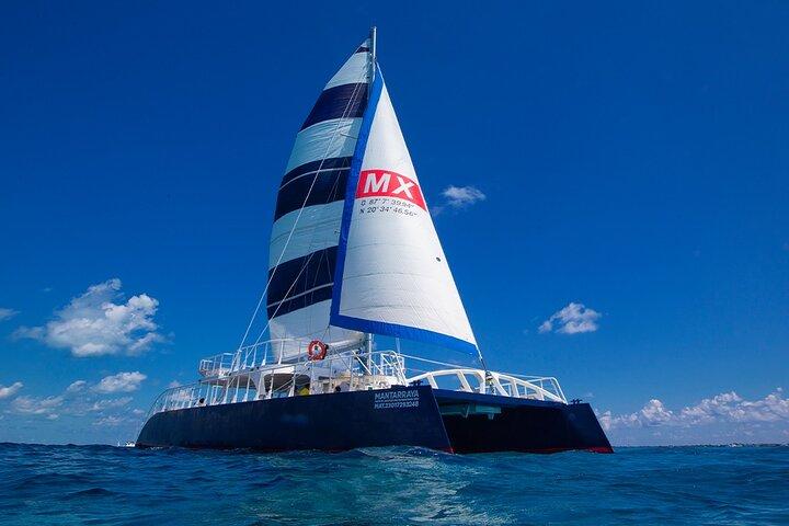 Isla Mujeres Catamaran Cruise Snorkel en vervoer inbegrepen