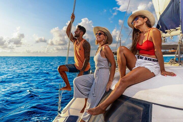 Isla Mujeres Catamaran Cruise Snorkel en vervoer inbegrepen