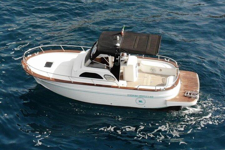 Experiência de barco privado de Positano a Capri - Vela com estilo