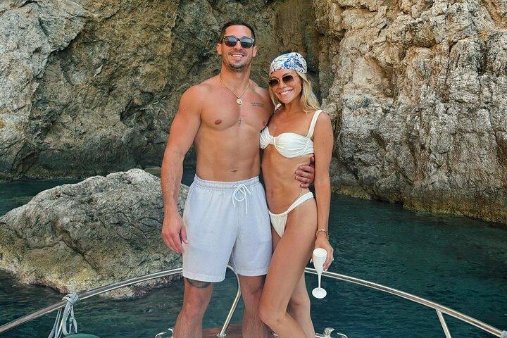 Experiência de barco privado de Positano a Capri - Vela com estilo