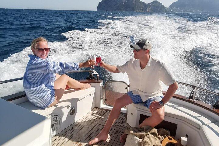 Experiência de barco privado de Positano a Capri - Vela com estilo