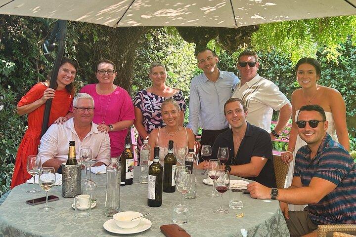 Vino Prosecco y banquete de comida en osteria familiar