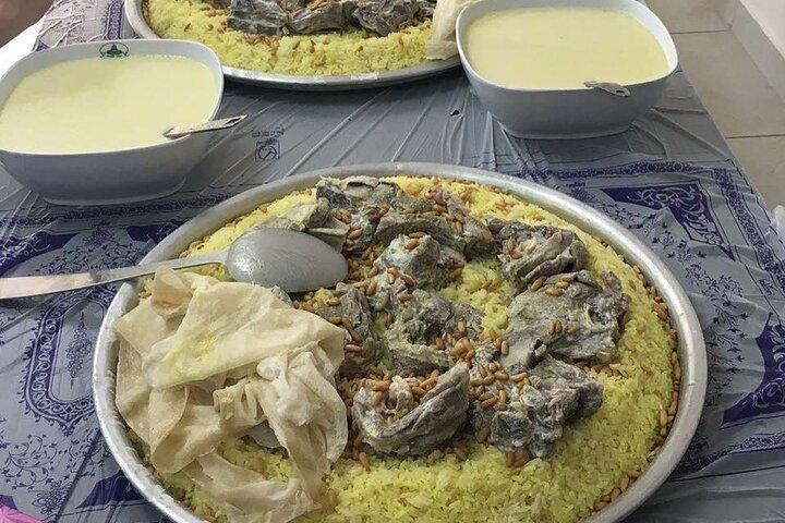 Tour privado por la ciudad de Ammán con almuerzo local en Mansaf