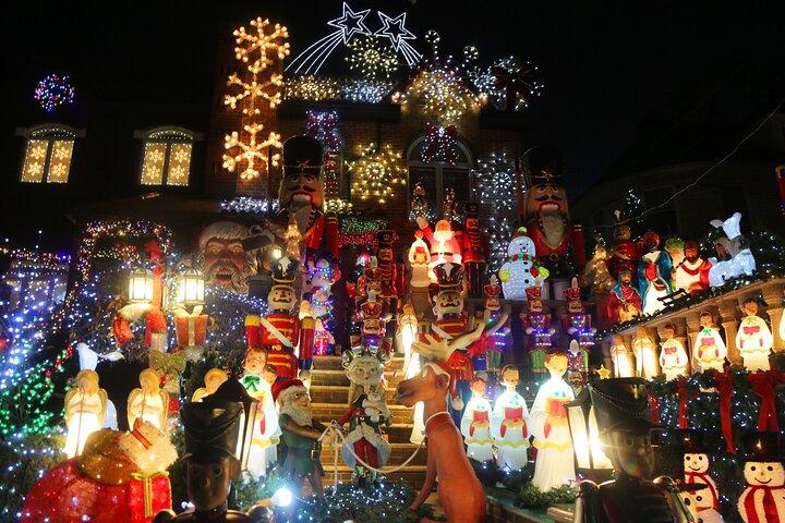 NYC：Dyker Heights Luxury Holiday Lights Tour & Hot Cocoa（ダイカーハイツ・ラグジュアリー・ホリデー・ライツ・ツアー＆ホット・ココア）